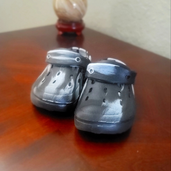 Kid's Crocs - Picture 3 of 3